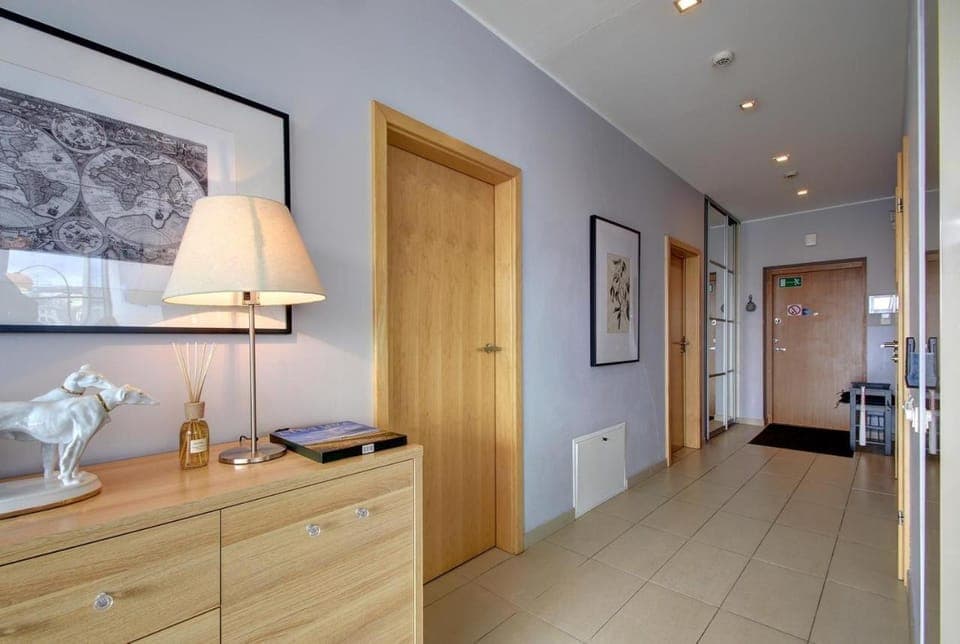 Living room, Photo of the whole room, Decorative detail