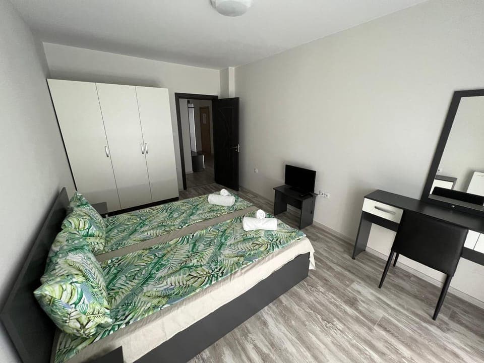 Photo of the whole room, Bedroom, hair dresser, wardrobe