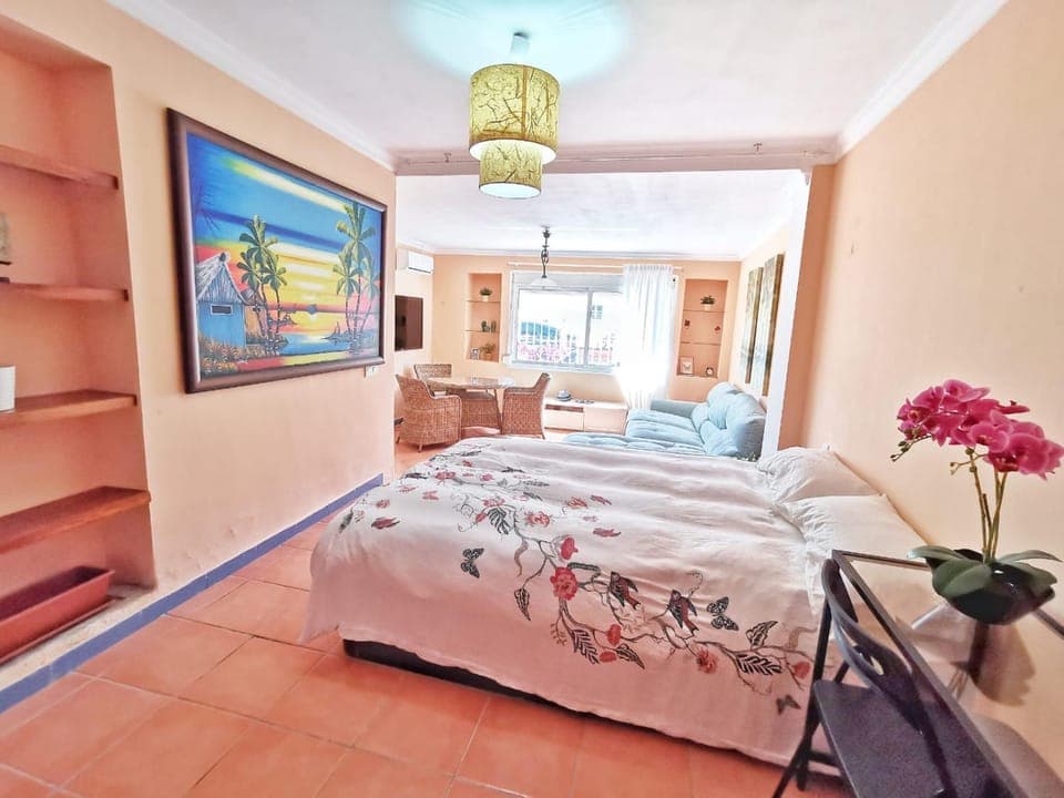 TV and multimedia, Photo of the whole room, Bedroom