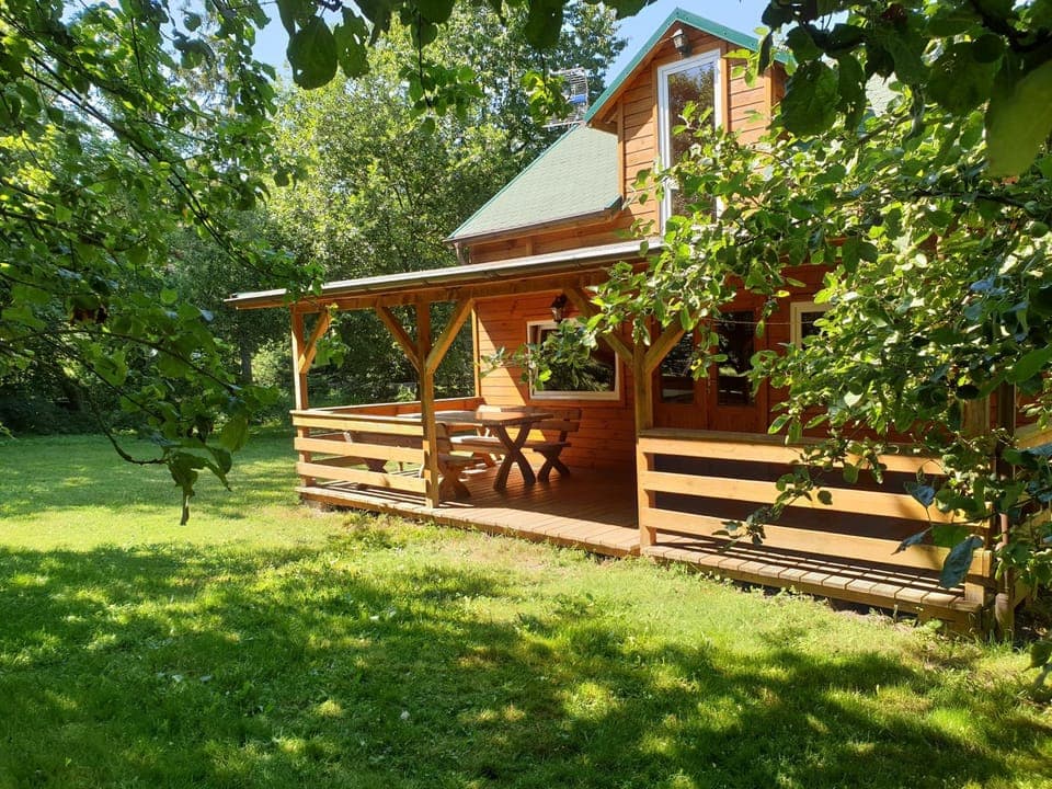 Property building, Spring, Day, Natural landscape, Garden, Garden view, Parking