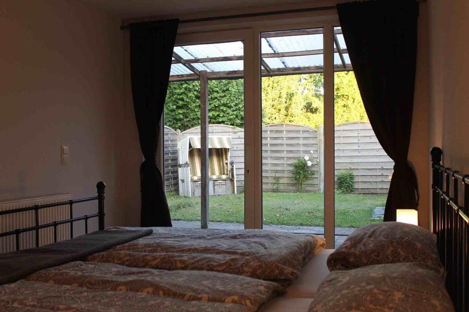 Bed, Photo of the whole room, Bedroom, Garden view