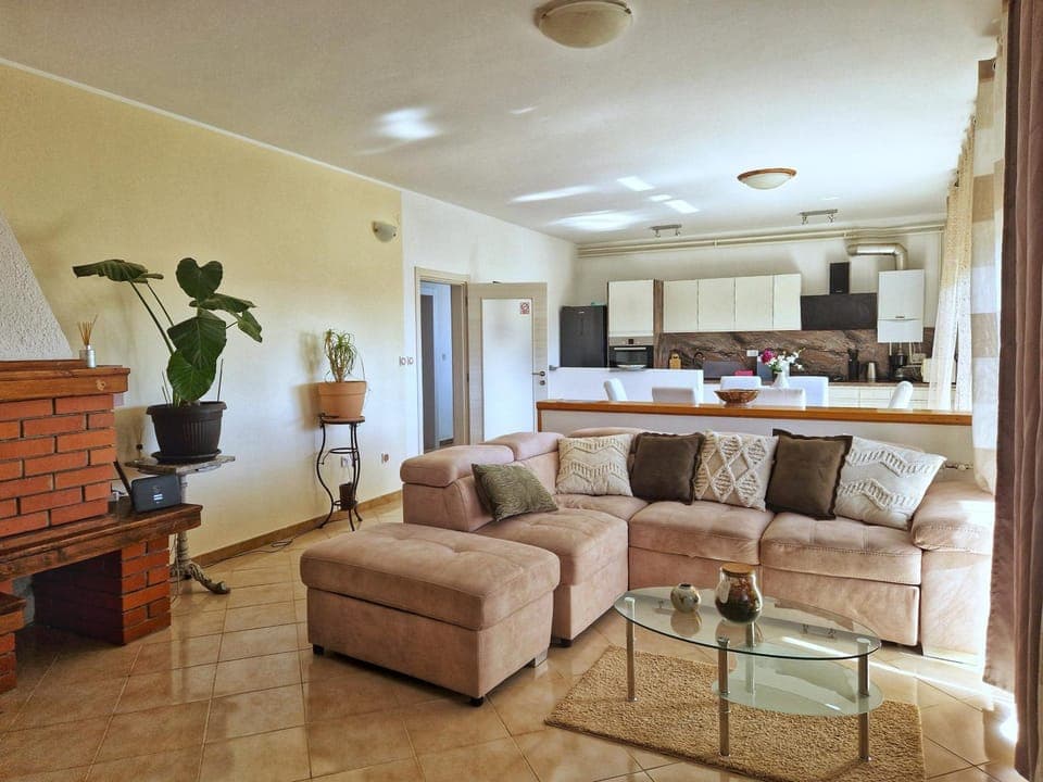 Living room, Dining area, kitchen