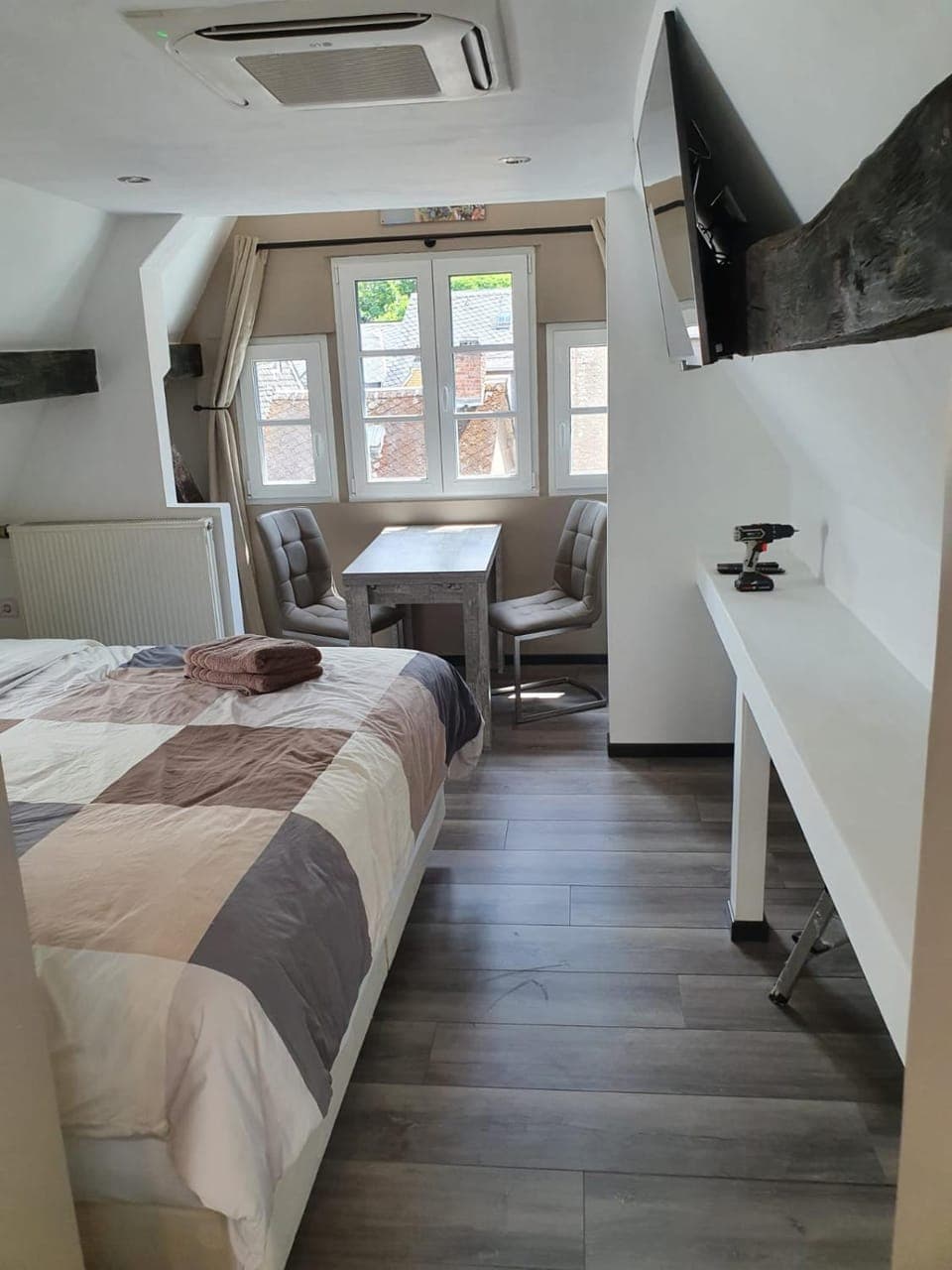 Photo of the whole room