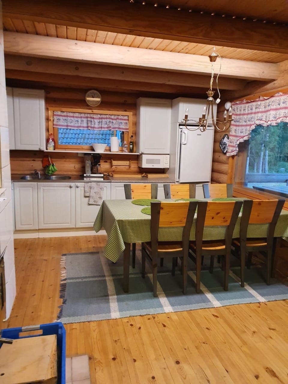 Kitchen or kitchenette, Dining area, minibar