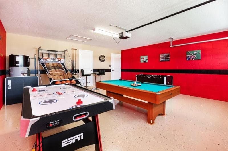 NEW BETHEL Orlando Villa With Pvt Pool Jacuzzi, Game Room and close to Disney House in Davenport