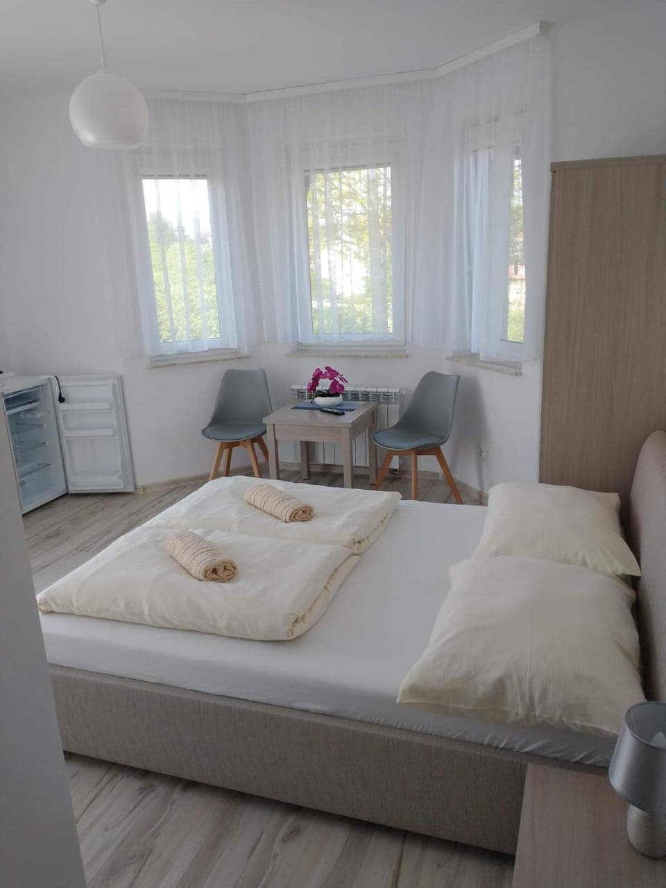 Toilet, Bathroom, TV and multimedia, Balcony/Terrace, Photo of the whole room, Seating area, Bedroom, towels