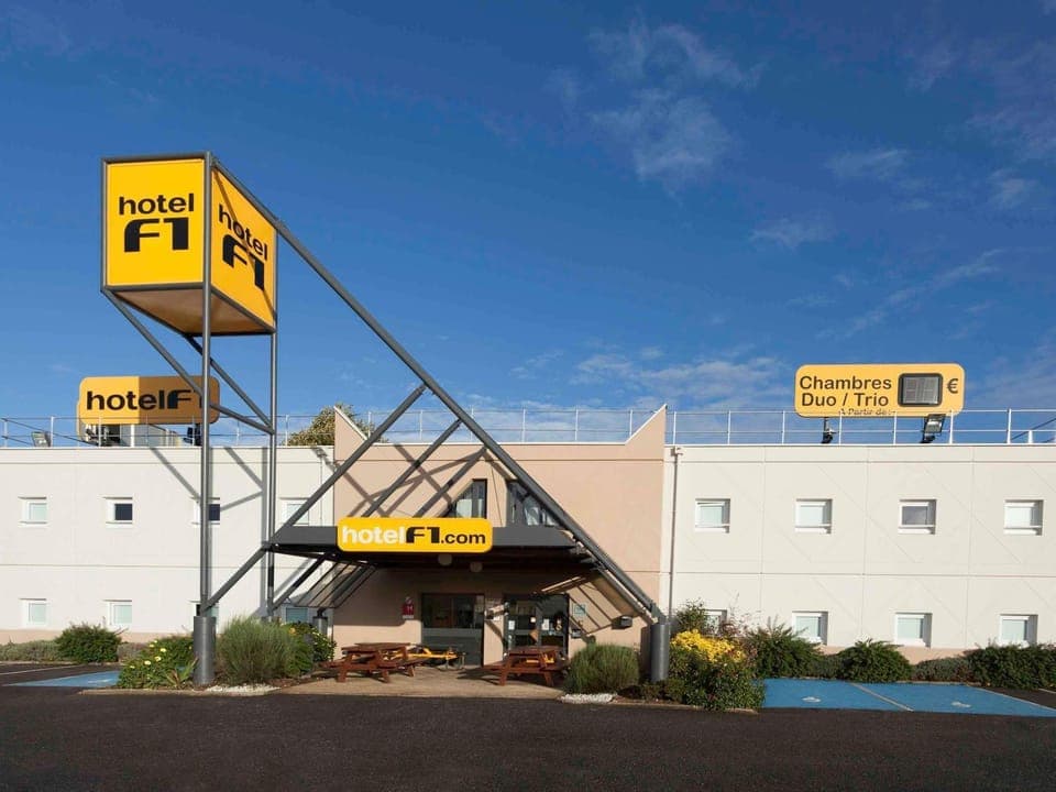 Property building, Neighbourhood, Parking