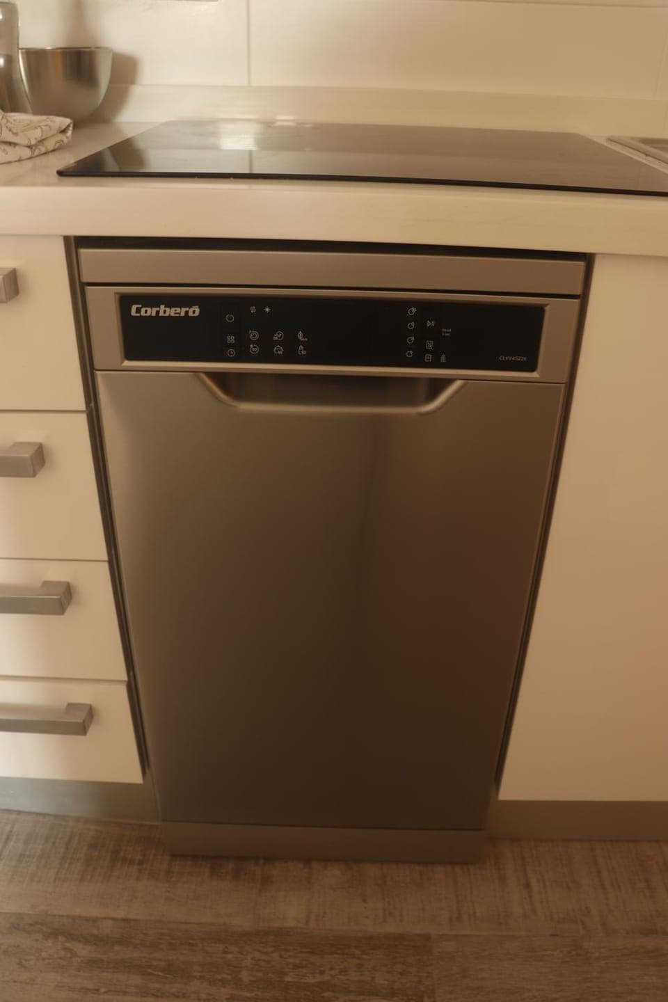 Kitchen or kitchenette, dishwasher