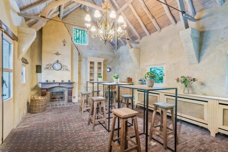 Food and drinks, Dining area, Food