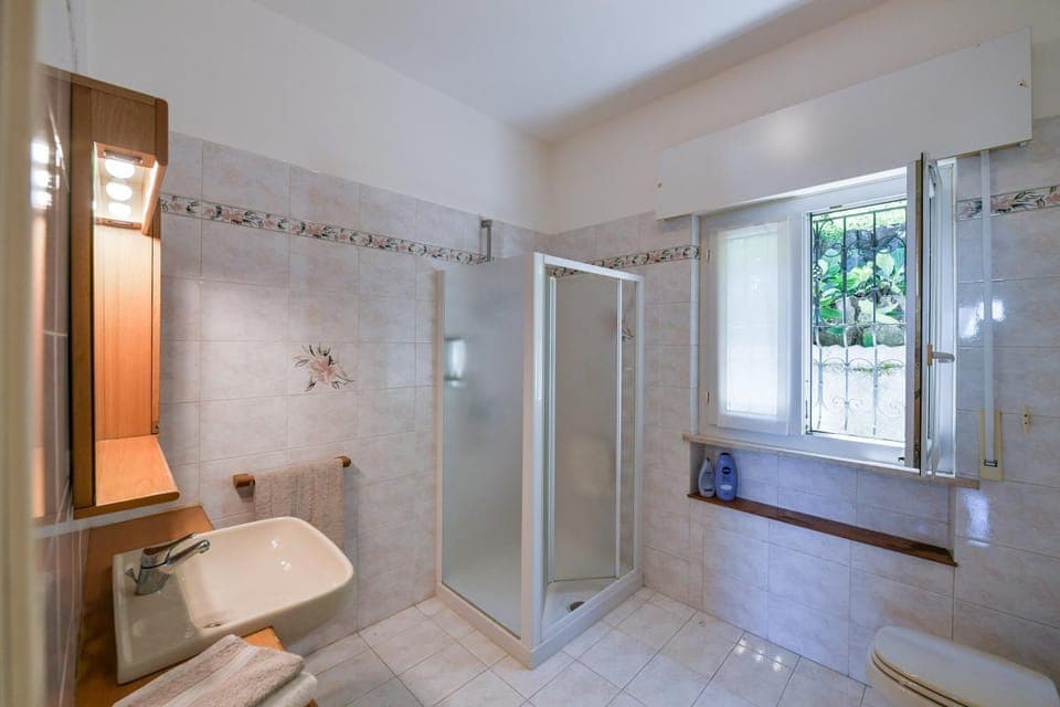 Shower, Bathroom, towels