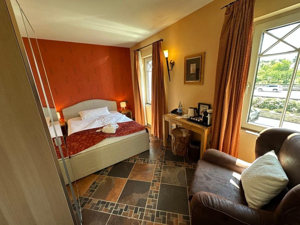 Bed, Living room, Bedroom