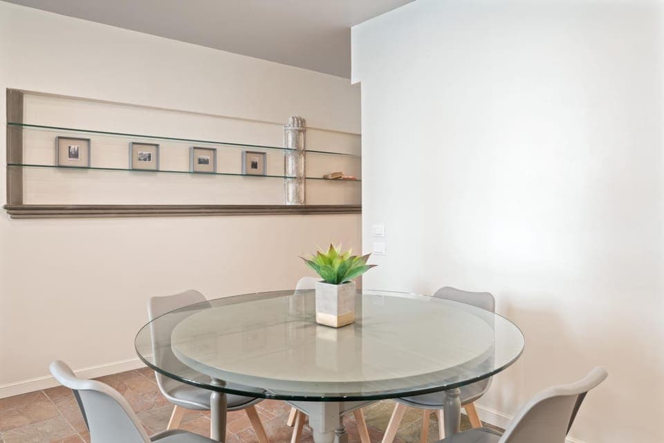 Seating area, Dining area