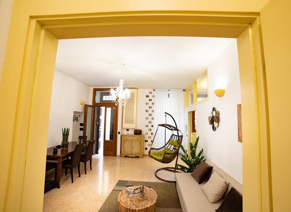 TV and multimedia, Living room, Seating area, Dining area, Area and facilities