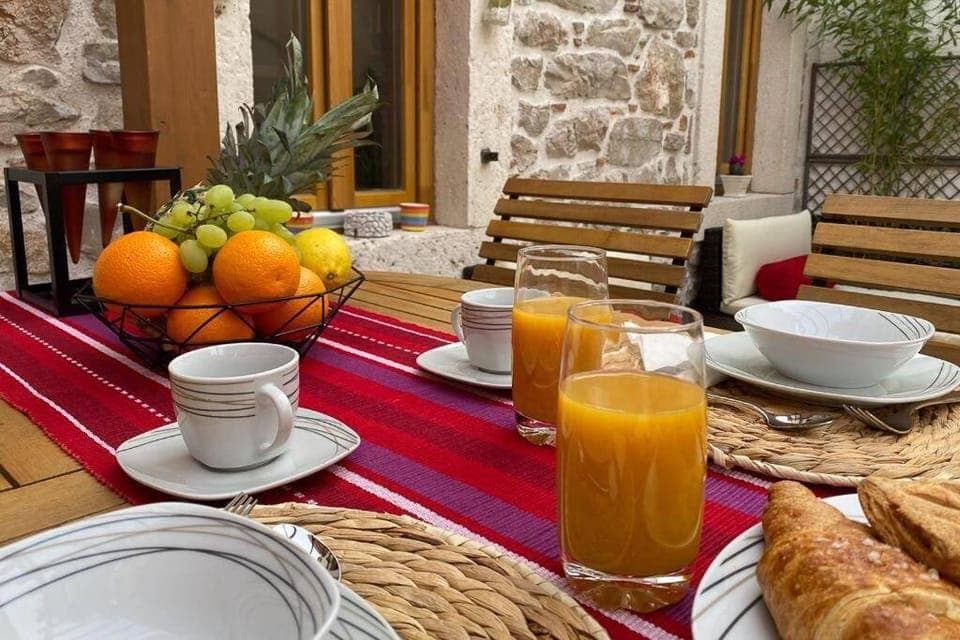 Balcony/Terrace, Food and drinks, Seating area