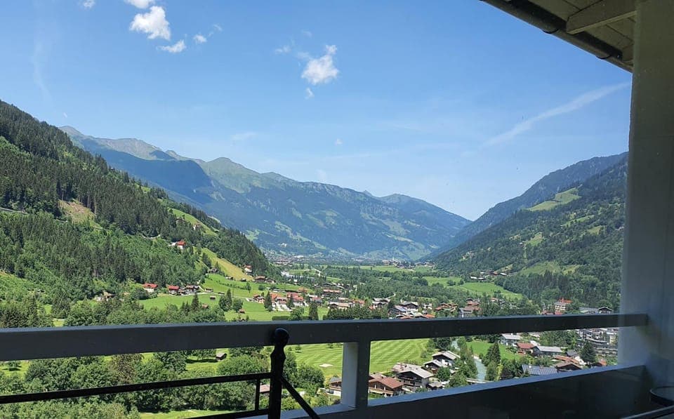 Day, Summer, Balcony/Terrace, Living room, On site, City view, Garden view, Lake view, Mountain view, River view