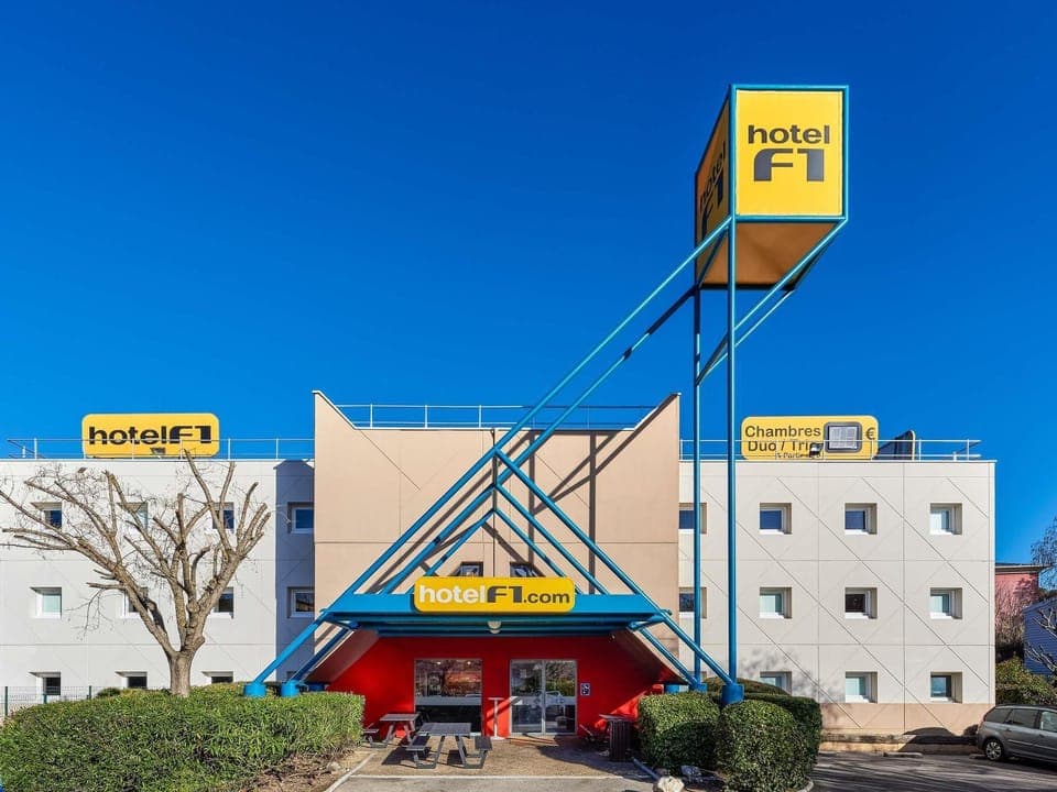 Property building, Balcony/Terrace, Lobby or reception