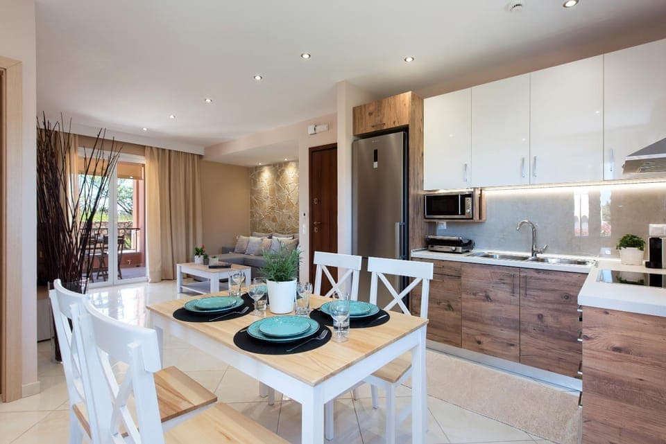 Living room, Dining area, kitchen