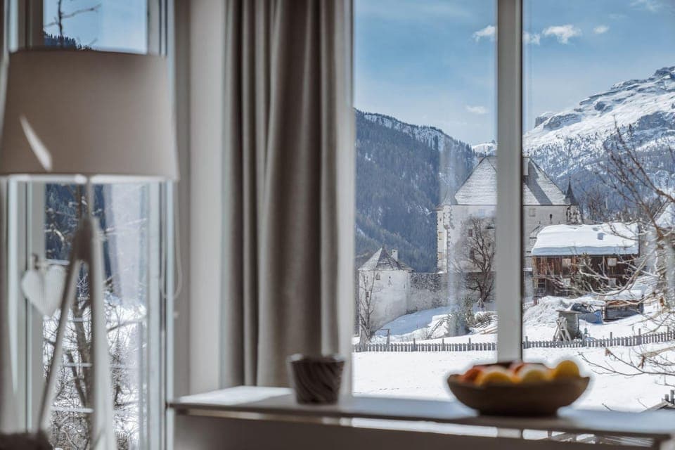 Living room, Mountain view