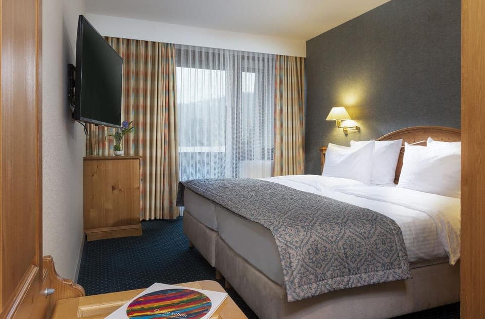 Photo of the whole room, Decorative detail