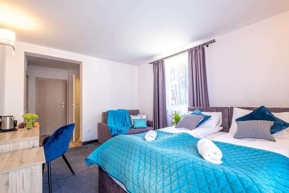 Bed, Living room, Photo of the whole room, Seating area, Bedroom, towels