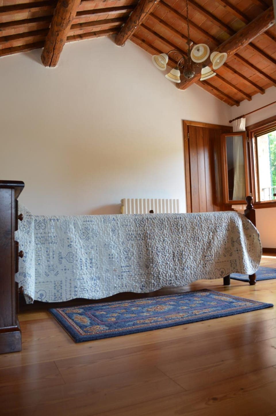 Bed, Photo of the whole room