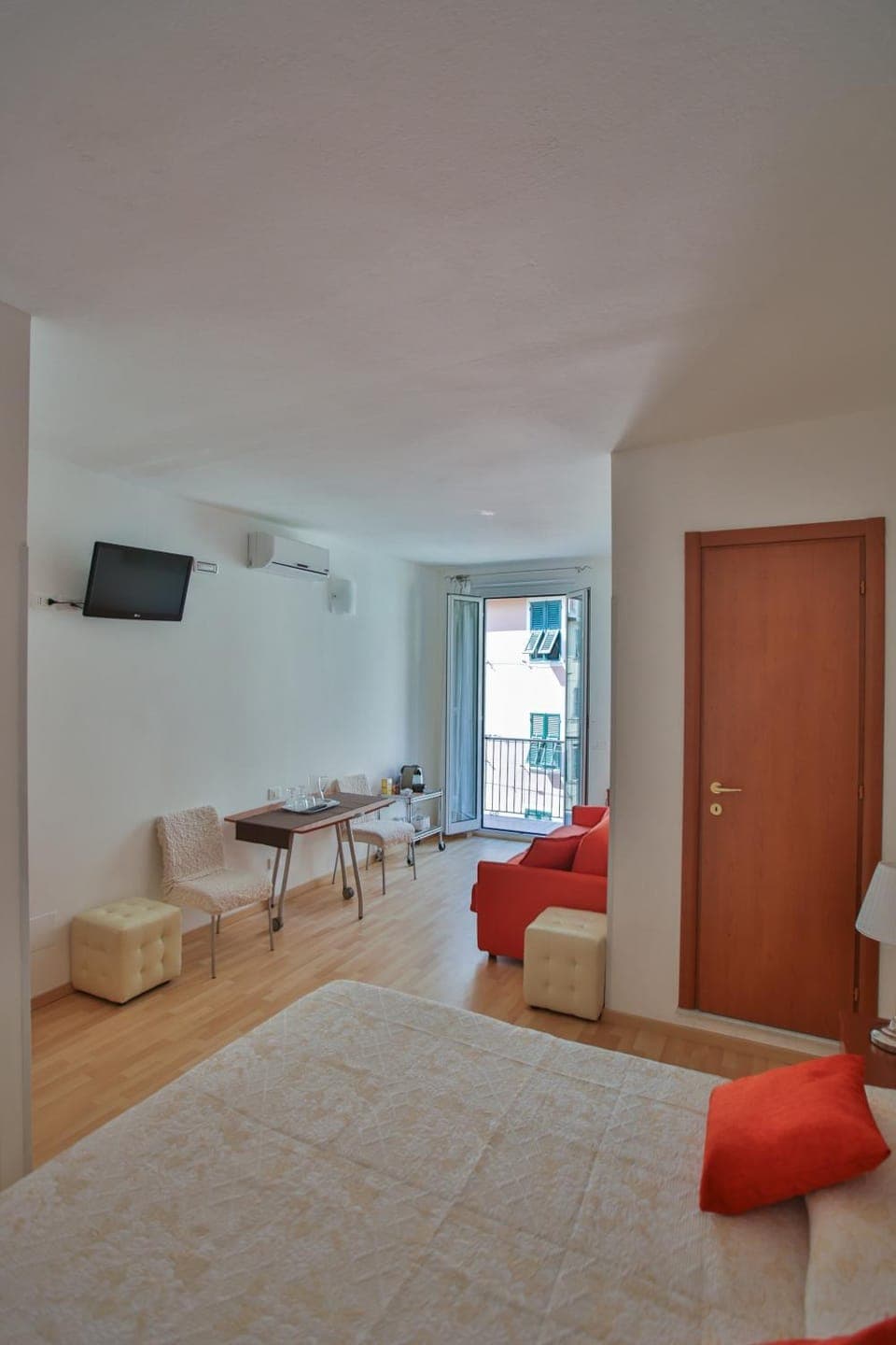 TV and multimedia, Living room, Photo of the whole room, Seating area