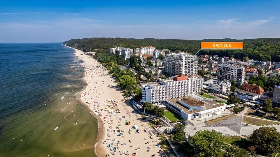 Bird's eye view, Location