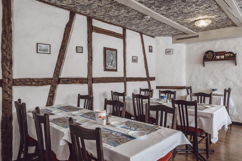 Restaurant/places to eat, Banquet/Function facilities