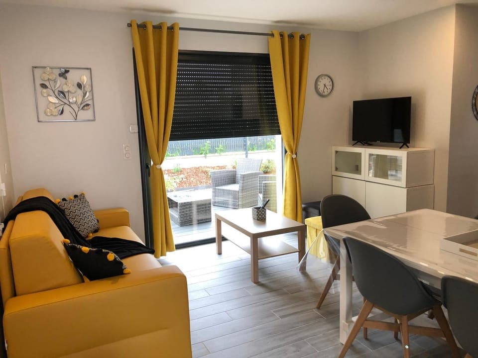 Communal lounge/ TV room, TV and multimedia, Living room