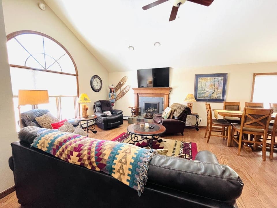 TV and multimedia, Living room, Dining area