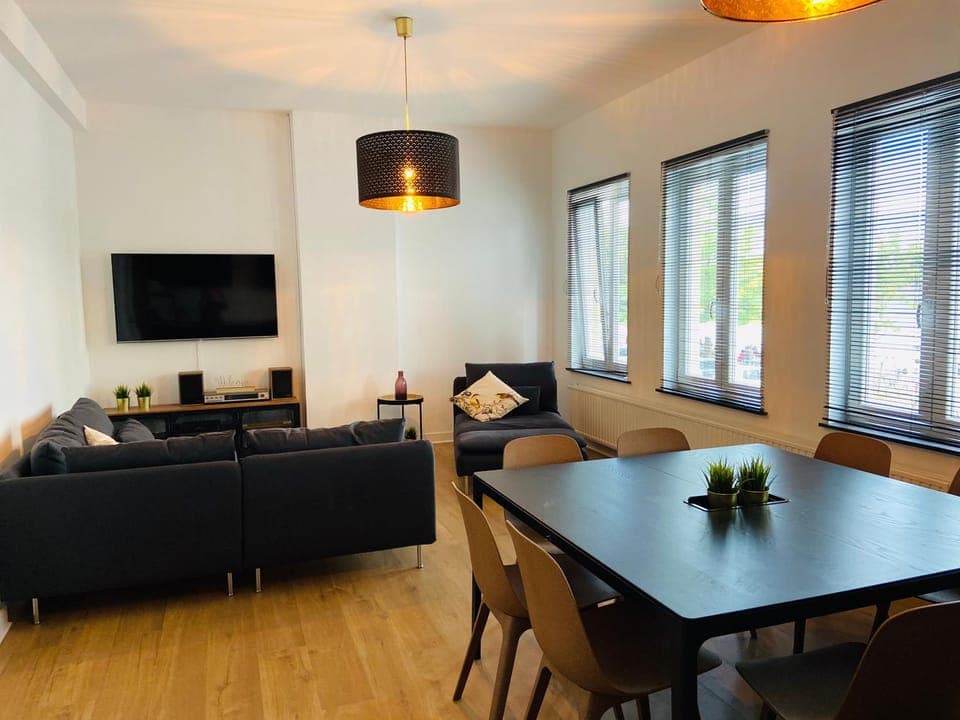 TV and multimedia, Living room, Dining area, River view