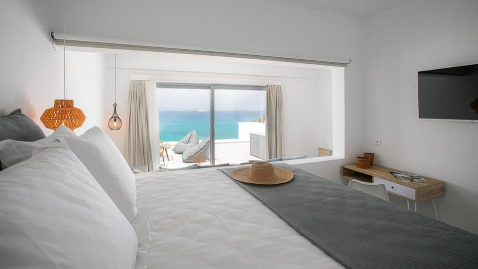 Bed, TV and multimedia, Bedroom, Sea view