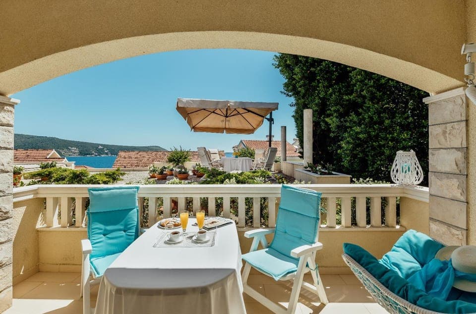 View (from property/room), Balcony/Terrace, Seating area