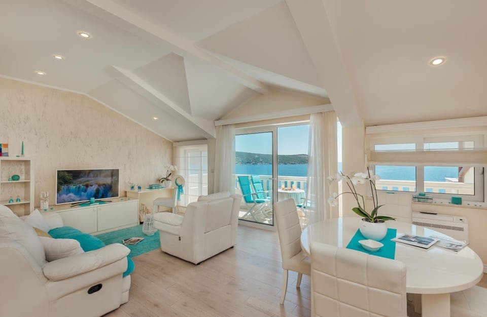 Living room, Dining area, Sea view