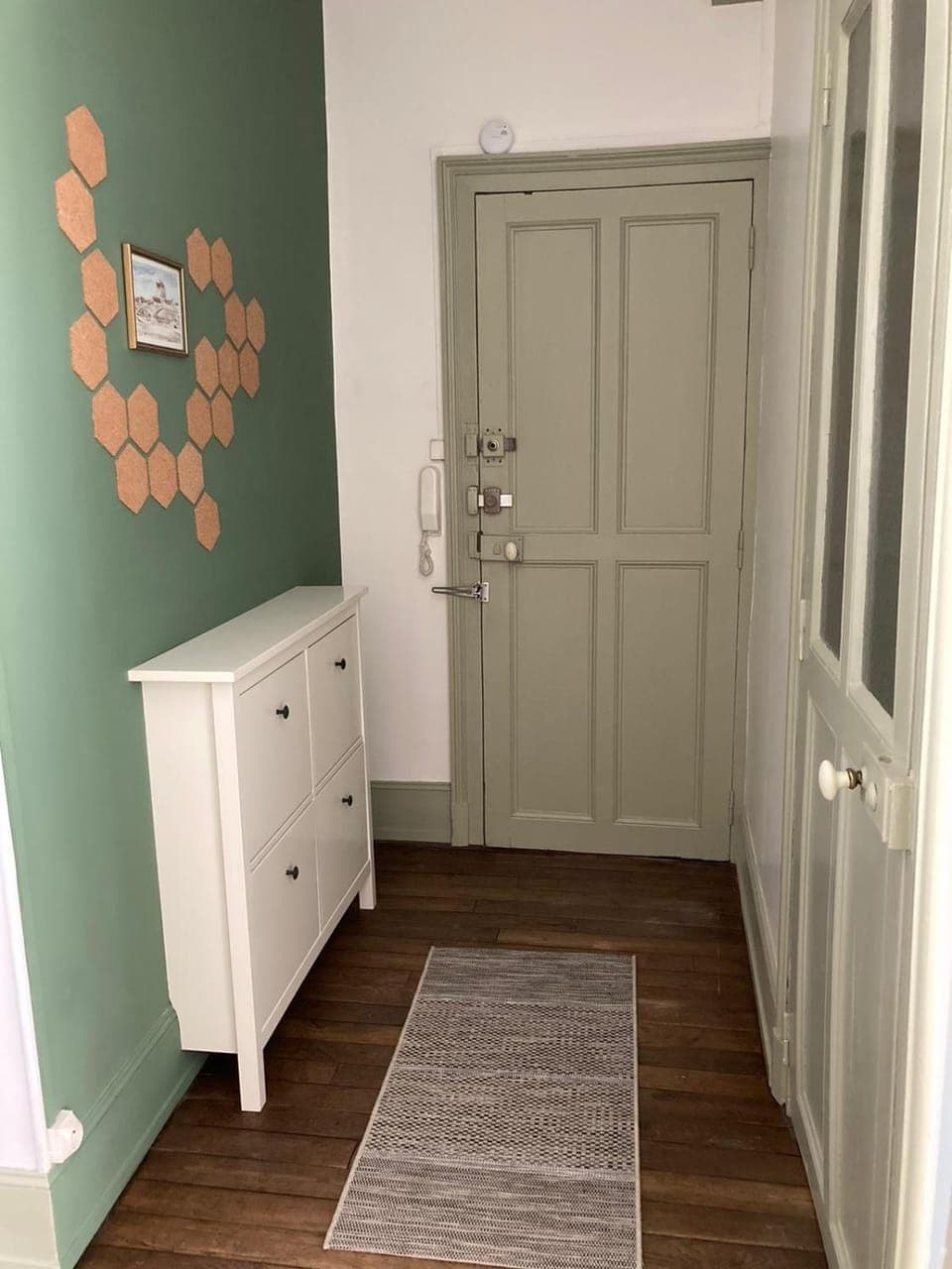 Decorative detail, Area and facilities