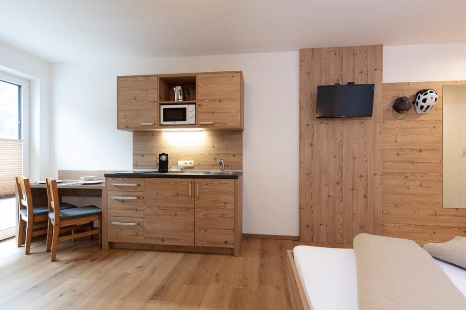 TV and multimedia, Kitchen or kitchenette, Dining area