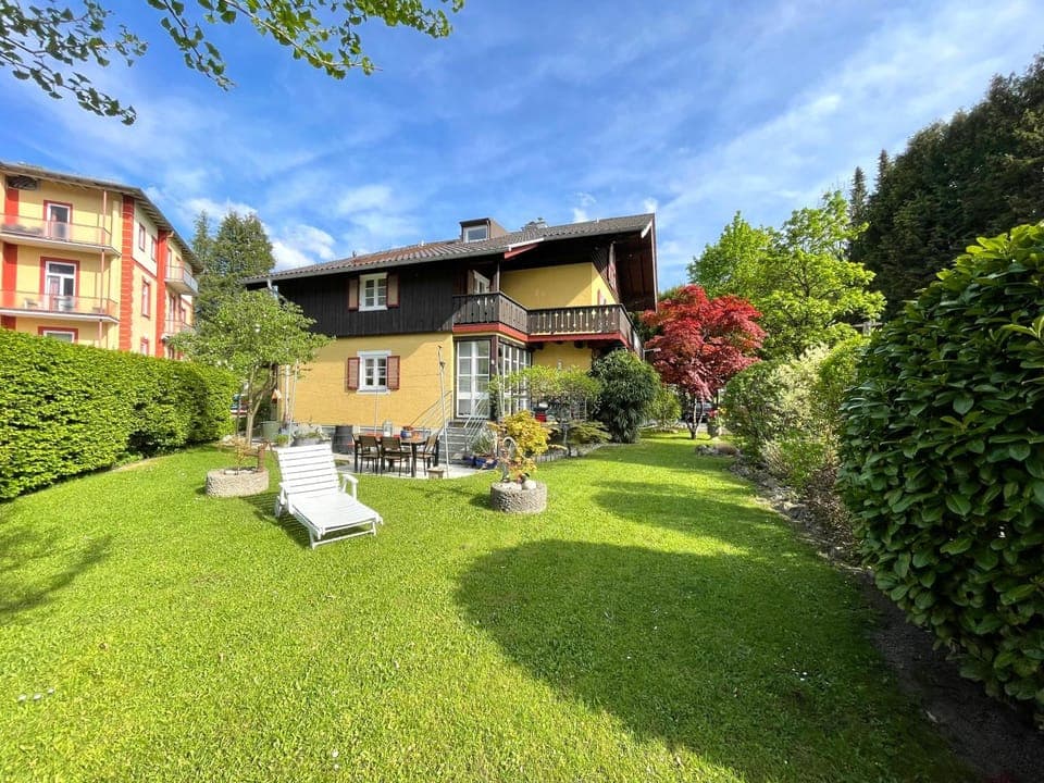 Property building, Day, Garden, Garden view, sunbed