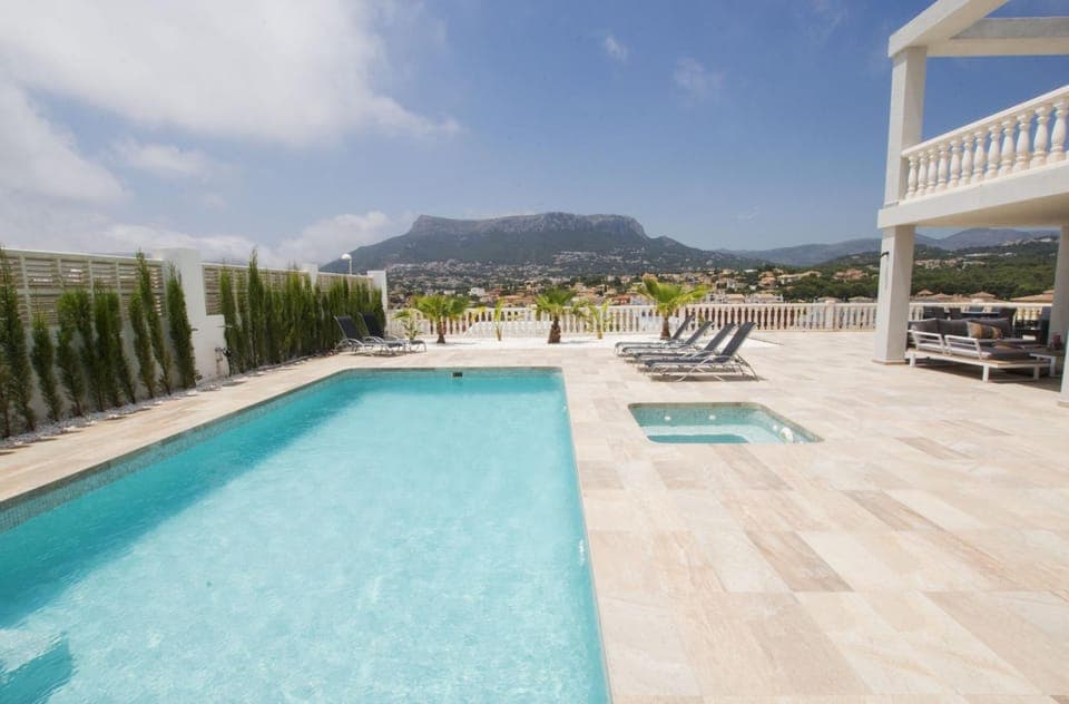 Swimming pool, sunbed