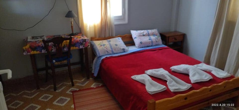 Restaurant/places to eat, Bed, TV and multimedia, Photo of the whole room, Bedroom, Area and facilities, hair dryier, towels, wardrobe, air conditioner
