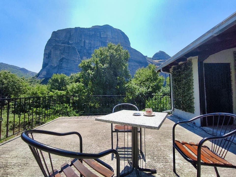 Property building, Patio, Balcony/Terrace, Mountain view