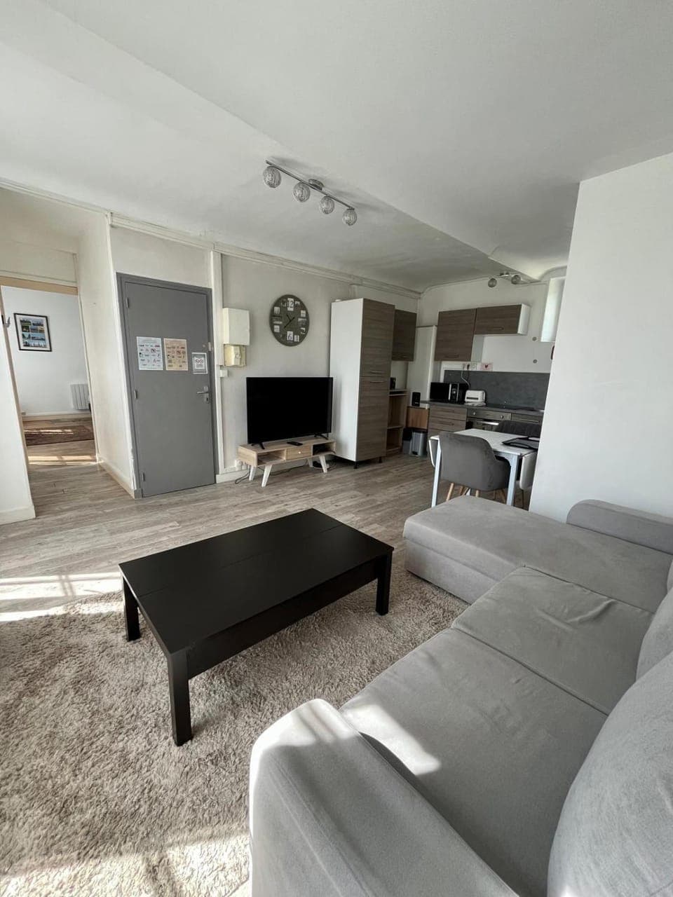 Seating area, Dining area