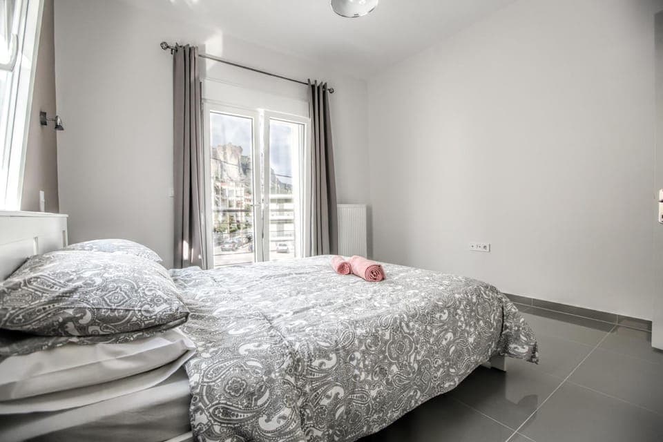 Nearby landmark, Bed, Photo of the whole room, Bedroom