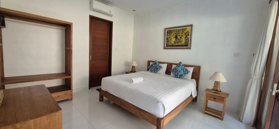 Bed, Photo of the whole room, air conditioner