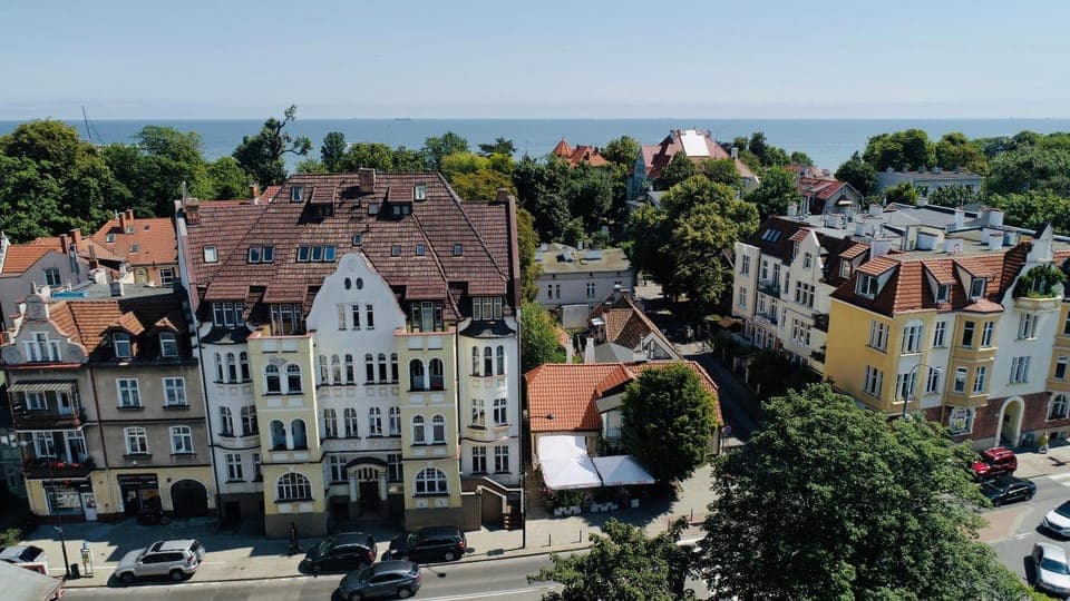 Restaurant/places to eat, Natural landscape, Bird's eye view, Beach