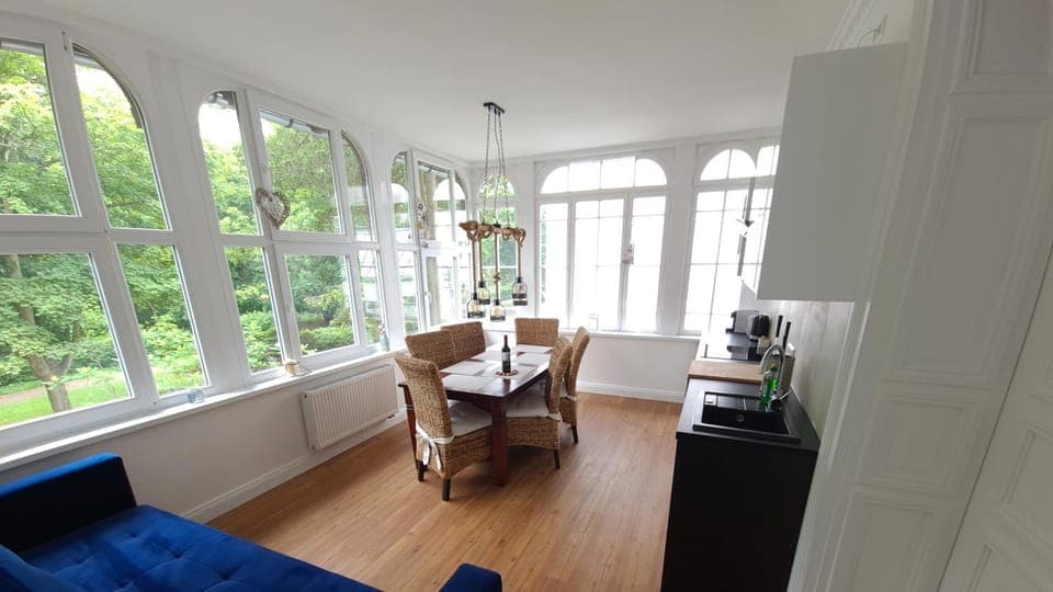 Kitchen or kitchenette, Seating area, Dining area