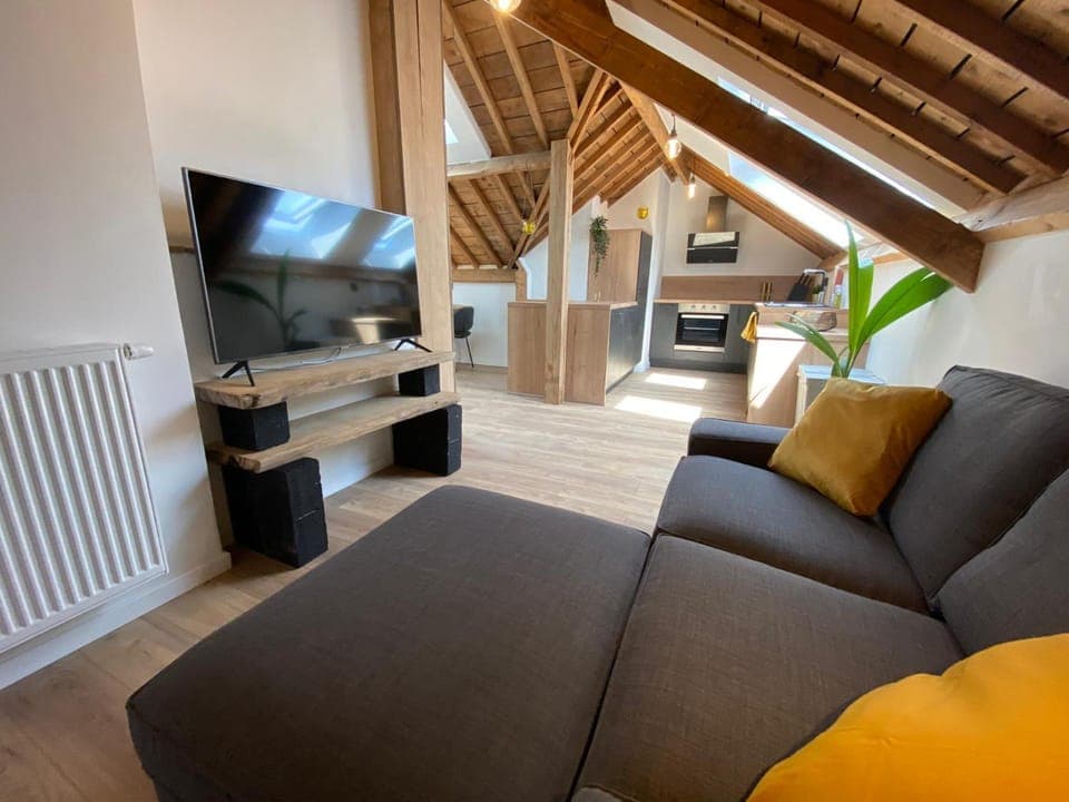 TV and multimedia, Living room, Seating area, internet