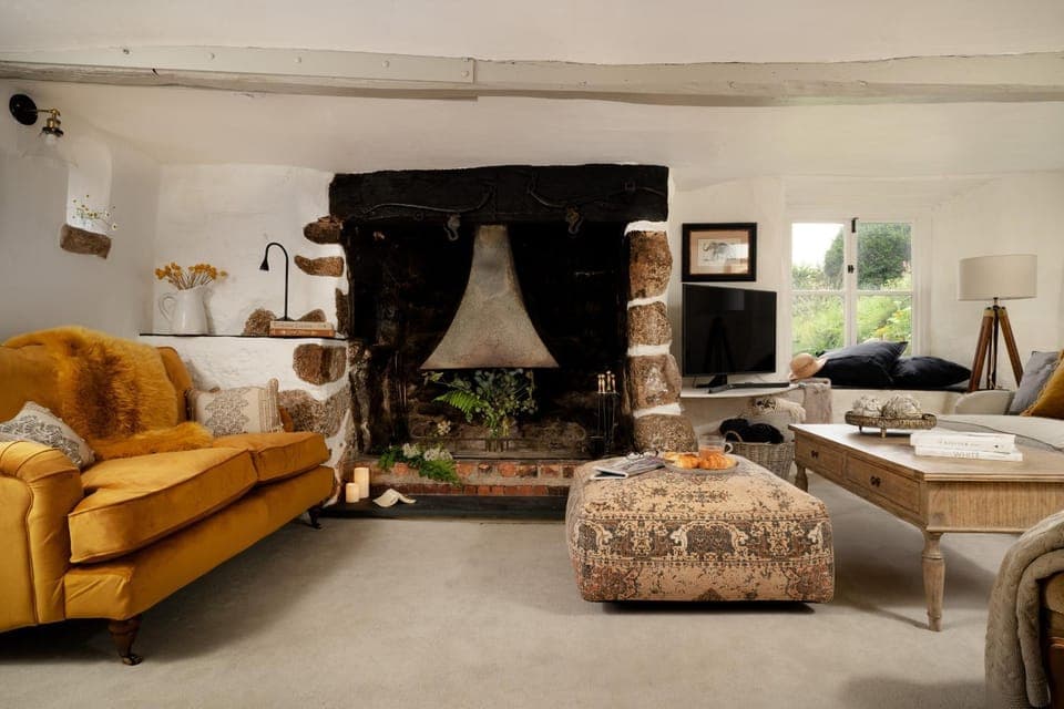 Communal lounge/ TV room, Living room