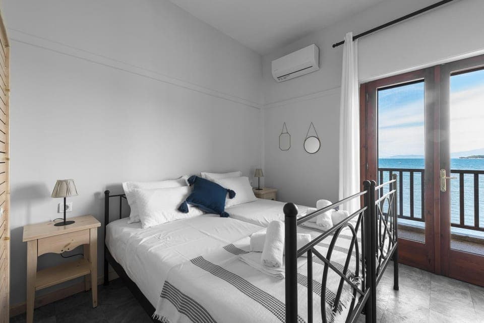 Bed, Sea view