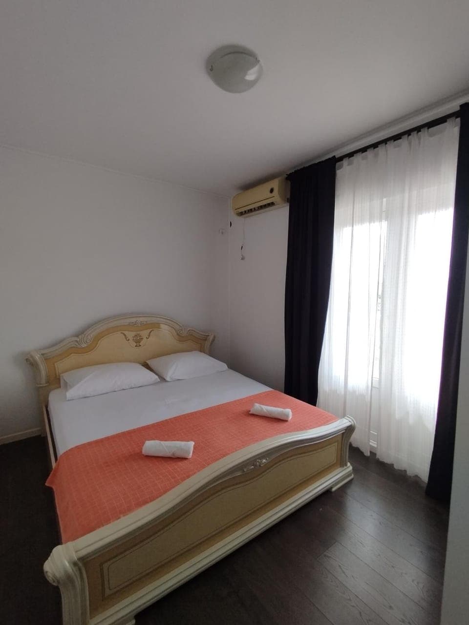 Bed, Bedroom, air conditioner