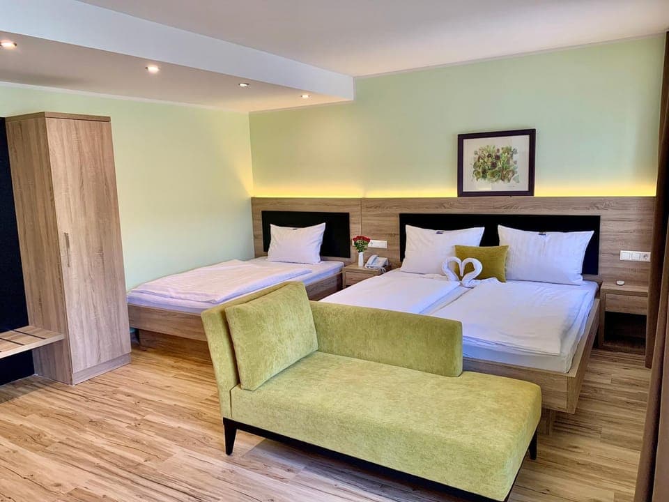 Bed, Living room, Photo of the whole room, Seating area, Bedroom, Garden view